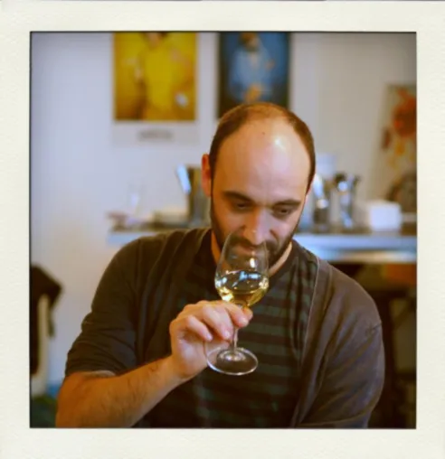 Bild: Service à la française - Ein Sternesommelier deckt ein: Mathias Mercier im Koppheister.