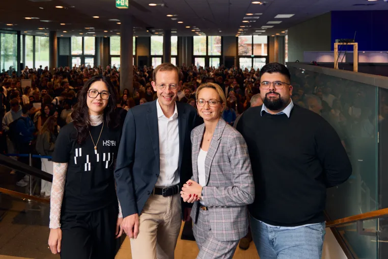 Trotz fehlendem Abiturjahrgang in NRW: HSBI wächst auf 10.465 Studierende – 2.358 „Erstis“ in mehr als 70 Studiengängen Bild: Trotz fehlendem Abiturjahrgang in NRW: HSBI wächst auf 10.465 Studierende – 2.358 „Erstis“ in mehr als 70 Studiengängen