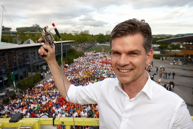 Ingo Wellenreuther gab den Startschuss für den B2RUN Karlsruhe Bild: Ingo Wellenreuther gab den Startschuss für den B2RUN Karlsruhe