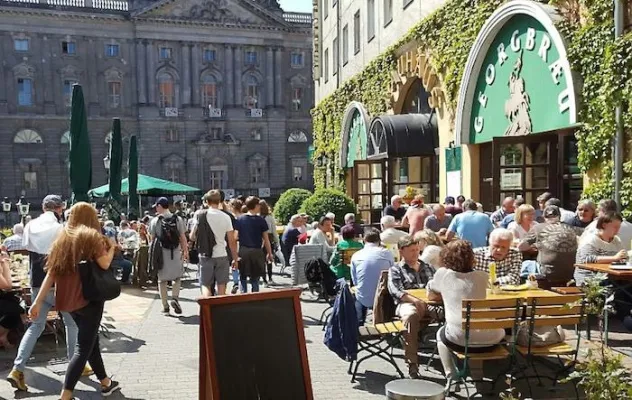 Bild: Start in die Biergarten-Saison: Das Brauhaus GEORGBRÆU im Berliner Nikolaiviertel startet mit „OsterBraeu“