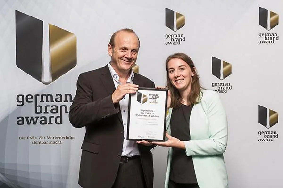 Hans Bauer und Laura Pierquin von BauerCom Foto: Lutz Sternstein