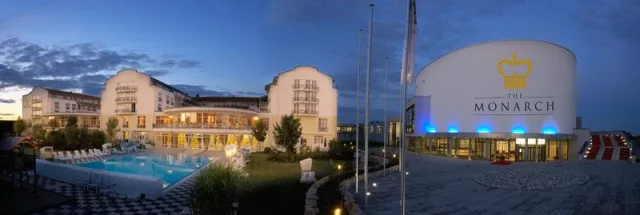 Bild: "Ausgezeichnet" tagen im "The Monarch Hotel"