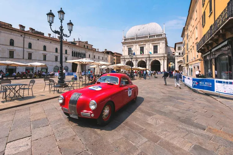 Dolce Vita für Oldtimer: Brescia lockt mit der Mille Miglia Bild: Dolce Vita für Oldtimer: Brescia lockt mit der Mille Miglia