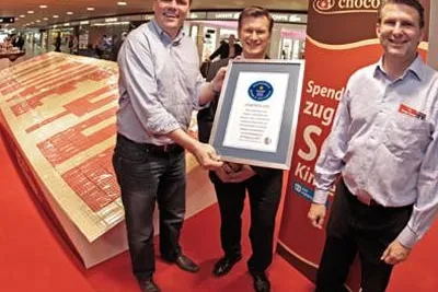 Bild: GUINNESS WORLD RECORD™ für das Schokoladentafel-Mosaik von mySwissChocolate