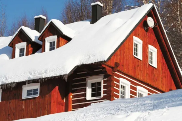 Bild: e-domizil hat für die Wintersaison über 20.000 Skihütten, Chalets und Ferienhäuser im Programm