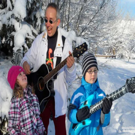 Bild: Heiner der Rockmusiker gastiert auf dem Osnabrücker Weihnachtsmarkt