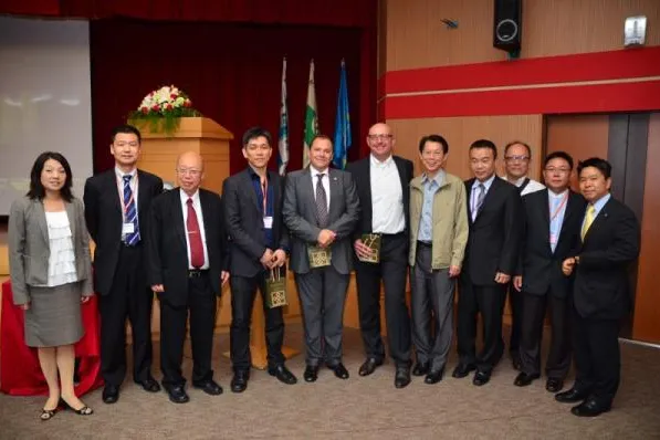 SKY fast & fixed goes Far East – eine neue Ära in der Implantologie Bild: SKY fast & fixed goes Far East – eine neue Ära in der Implantologie