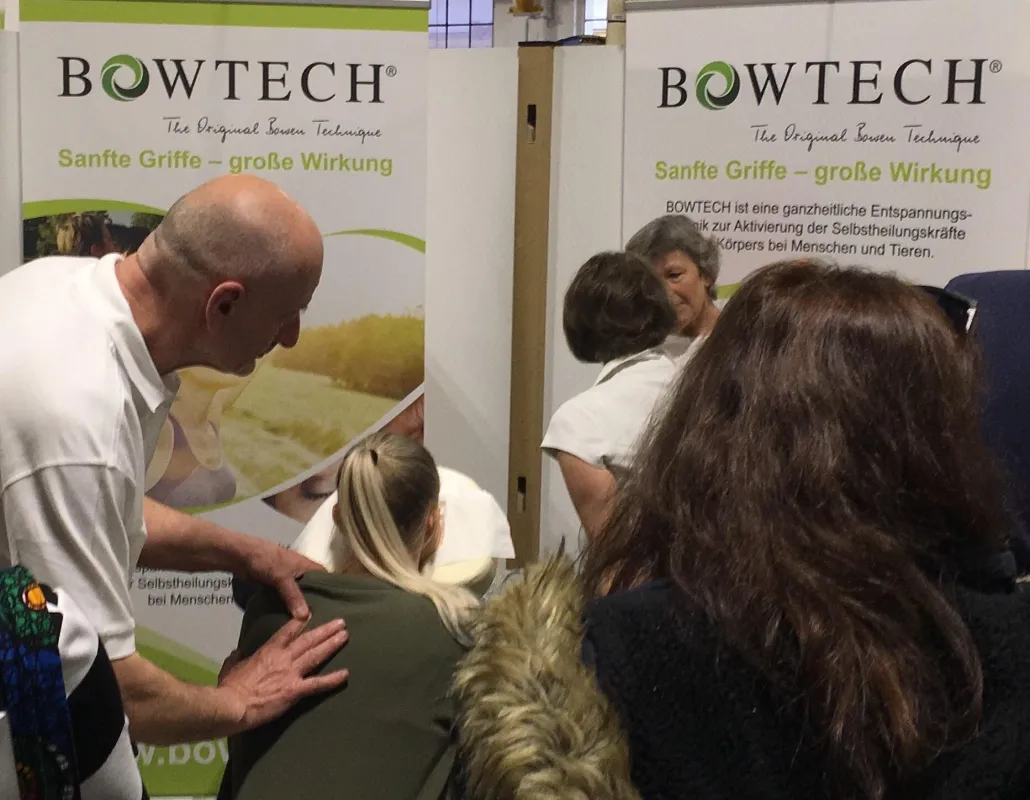 Entspannung im Messetrubel: hier am Bowtech Stand in Nürnberg.