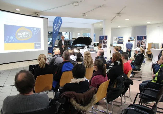 Fischer Automobile lud zum Azubi-Infotag 2015 ein Bild: Fischer Automobile lud zum Azubi-Infotag 2015 ein