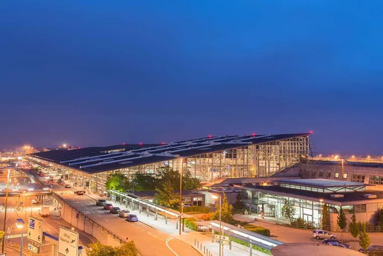 Bild: Webseite zu Parken Flughafen Stuttgart modernisiert