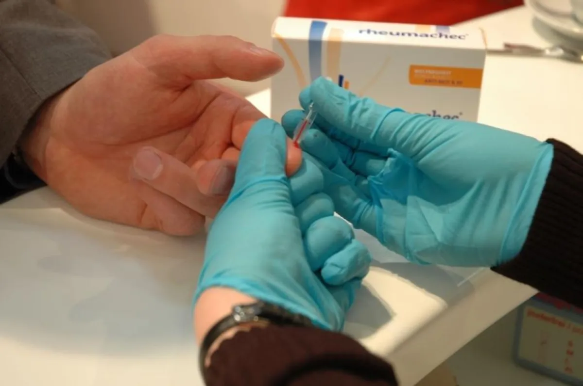 Mit dabei im Rheuma-Truck: ein neuartiger Schnelltest für die Rheumadiagnostik. (Bild: ORGENTEC Diagnostika, Mainz)