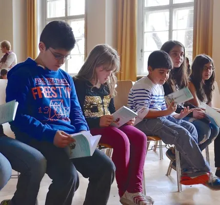 Bild: Berliner Rotary Clubs verschenken 3.000 Lesebücher und Pausenkisten an Berliner Grundschulen