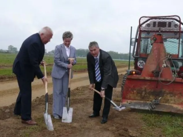 Bild: Offizieller Spatenstich am Flugplatz Rothenburg