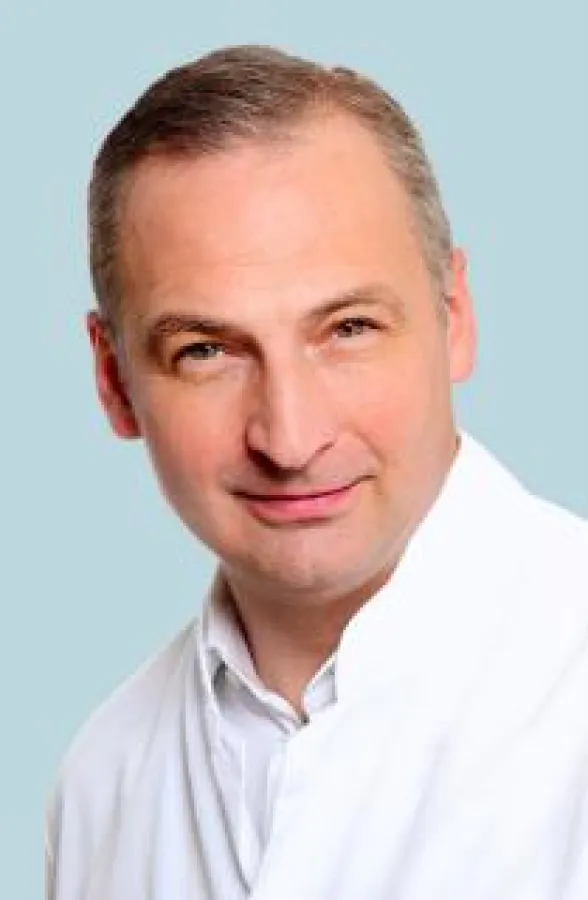 Prof. Nils Hansen-Algenstaedt, Wirbelsäulenspezialist im OrthoCentrum Hamburg