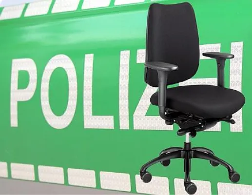 Bild: Im Einsatz gegen Rückenleiden - Bayerns Polizei sitzt auf Chairgo