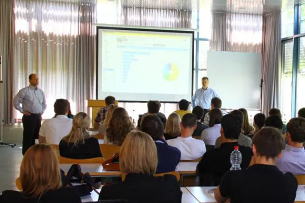 Bild: Von der Verpflichtung zu helfen Vortrag von Weltbank-Direktor an der ESB Business School