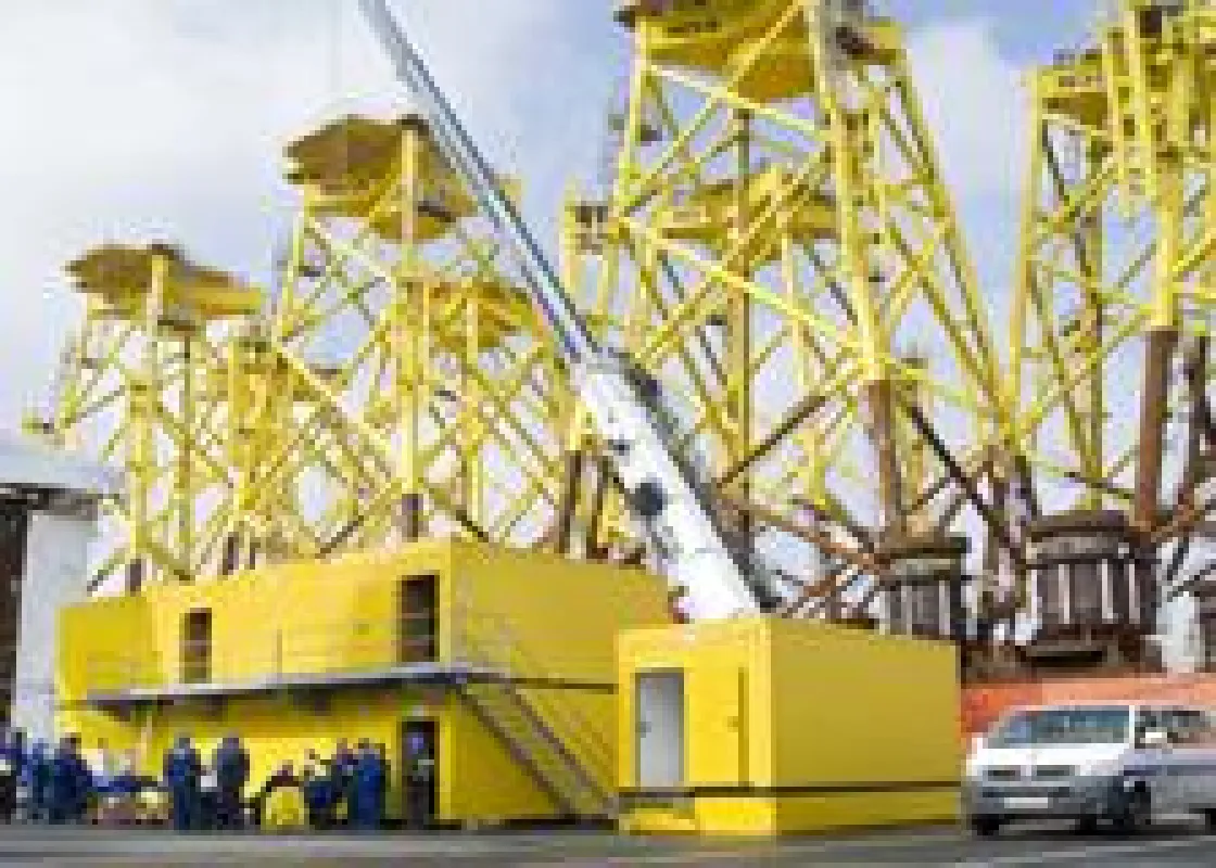ELA-Container im Einsatz auf dem Offshore-Terminal ABC-Halbinsel in Bremerhaven.