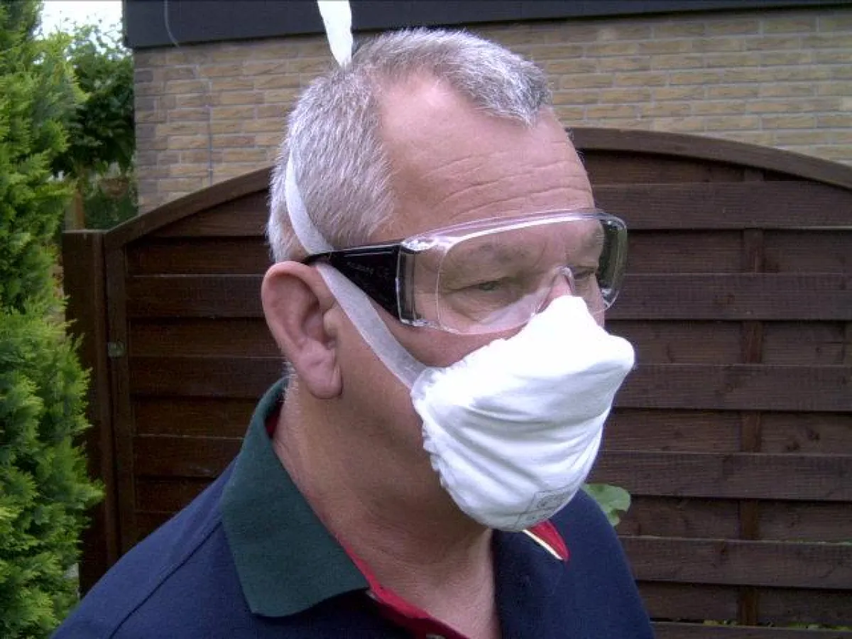 Atemschutz kombiniert mit Schutzbrille