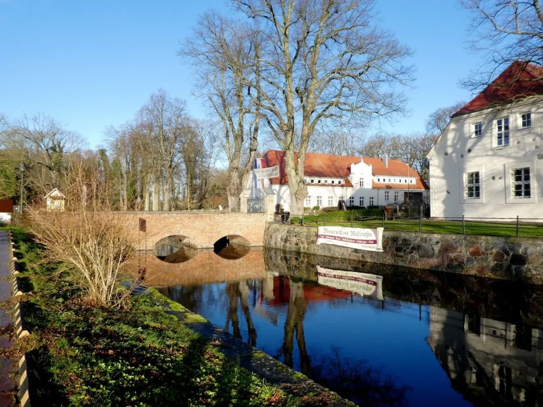 Wasserschloss Mellenthin Festlicher Jahresausklang im historischen Ambiente (© Ralph Kähne)