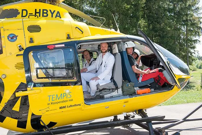 Bild: Schlaganfallversorgung Asklepios Klinik im Städtedreieck: Der Arzt kommt mit dem Hubschrauber