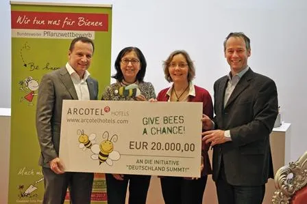 ITB Berlin 2017: ARCOTEL Hotels spendet EUR 20.000 für die Initiative "Deutschland summt" Bild: ITB Berlin 2017: ARCOTEL Hotels spendet EUR 20.000 für die Initiative "Deutschland summt"