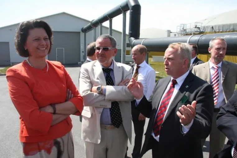 Bild: Bundesministerin Aigner überzeugt sich von Leistungsfähigkeit des NAWARO BioEnergie Parks in Güstrow
