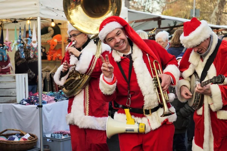 Bild: Premiere: Berlin hat einen WEINachtsmarkt - Rebensaft für Ruprecht
