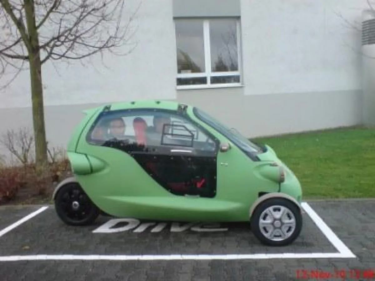 Das Sam, eines der Elektrofahrzeuge im Angebotsportfolio von Drive-CarSharing, wird auch von Wollnikom gewartet.