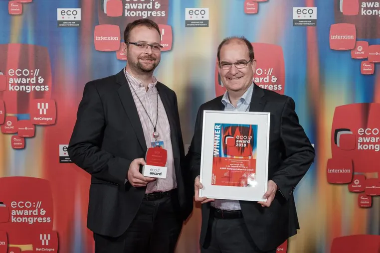 Ausgezeichnet: KAMP erhält den eco://award 2018 in der Kategorie Hosting Bild: Ausgezeichnet: KAMP erhält den eco://award 2018 in der Kategorie Hosting