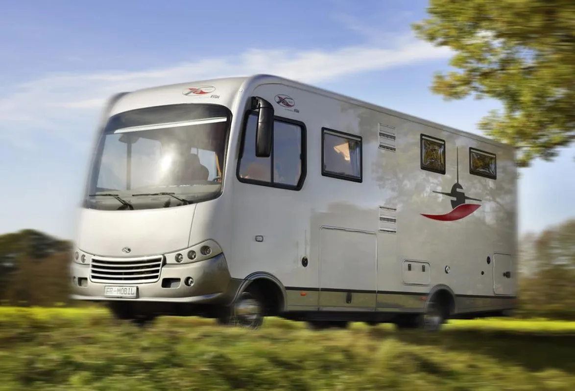Der neue FR-Liner mit Smart-Garage: exklusive Ausstattung und ein großzügiges Raumkonzept.