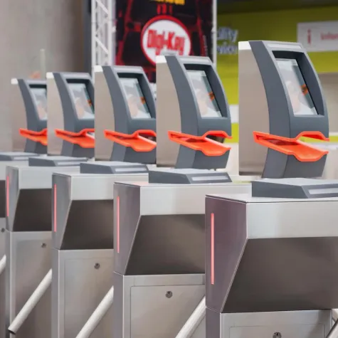 Bild: Made for badging: Innovatives Self-Badging-Gate von ADITUS