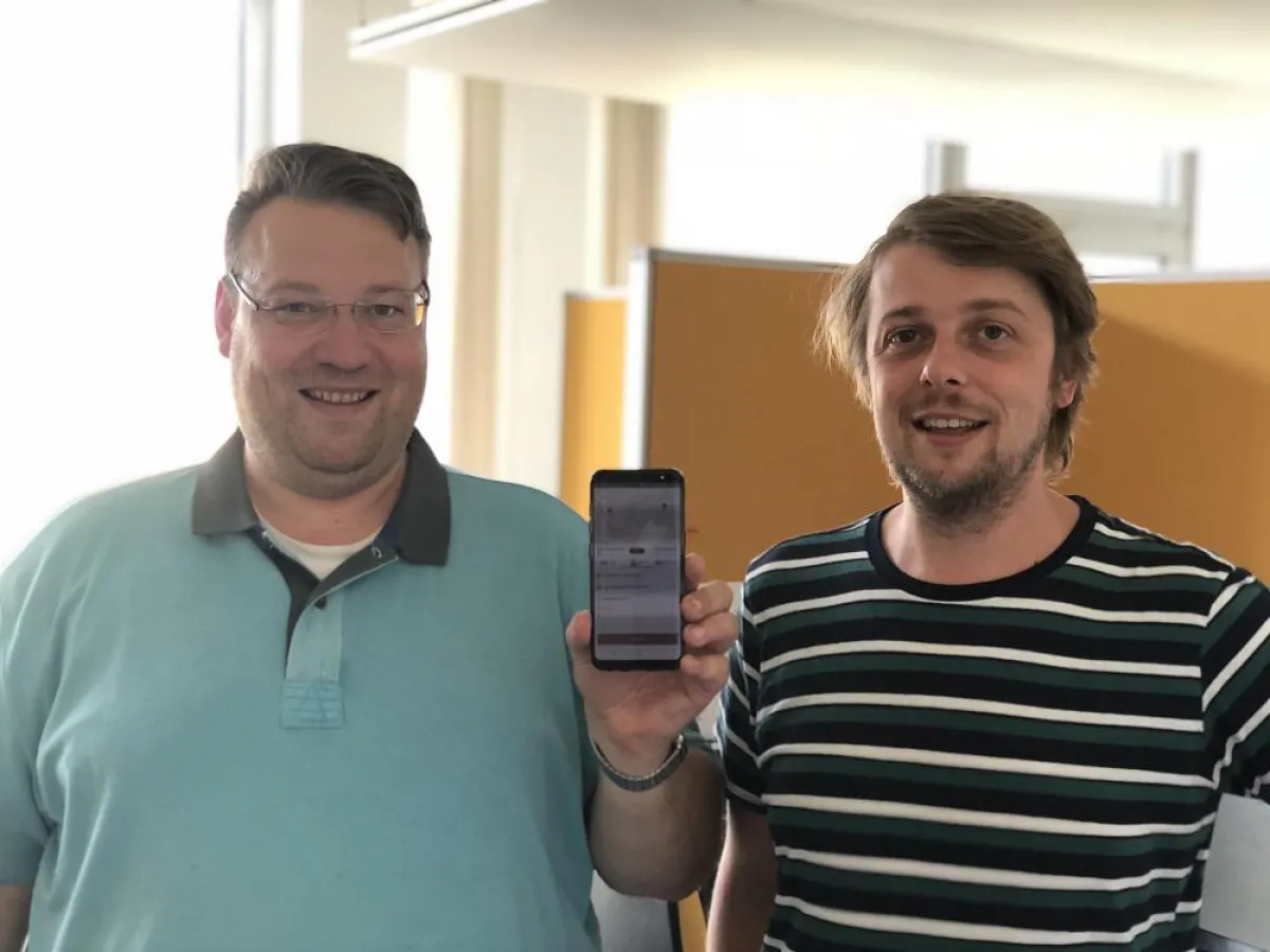 Von links: Herr Dirk Holl (Taxi-Holl) und Benjamin Schmidt (Metropolis Service GmbH)