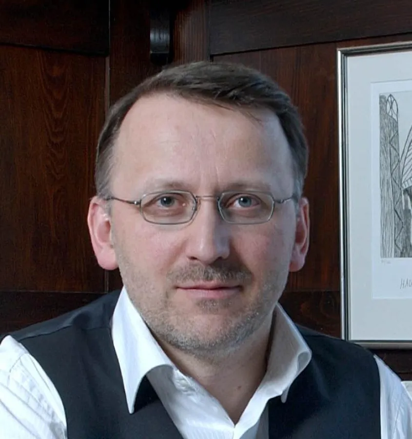 Hermann Oberhollenzer hat am 20. Februar 2012 die Geschäftsführung des Unternehmens übernommen.