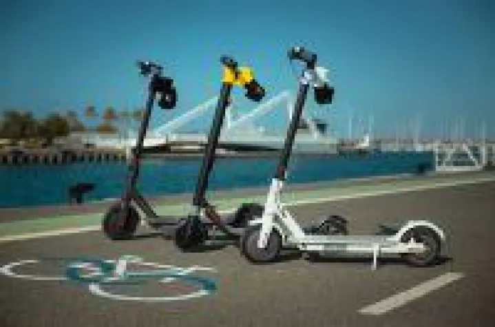 Bild: Skroller, die Rückenlehne für E-Scooter, kommt in die Städte