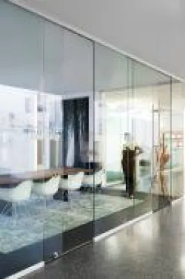 Bild: Systemtrennwand fecoplan: die Nurglas-Konstruktion