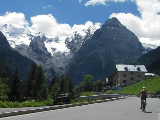 Bild: Rad-Paradies Vinschgau, stilvoll genießen an der Via Claudia Augusta unterm Stilfserjoch
