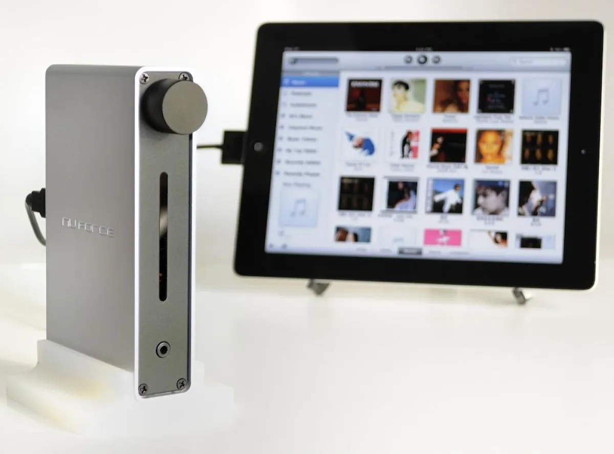 NuForce iDo mit iPad