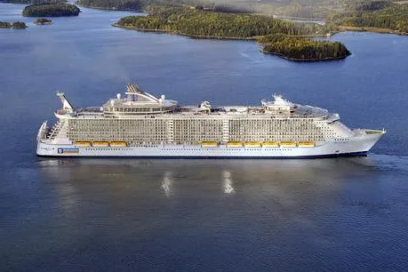 Bild: FUNA schafft AV-Show-Magie für die "Oasis of the Seas"