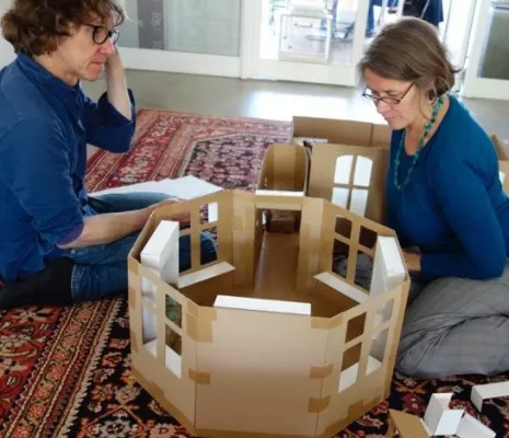 Bild: Berliner Schüler bauen Inneneinrichtung für ihr neues Montessori-Klassenzimmer