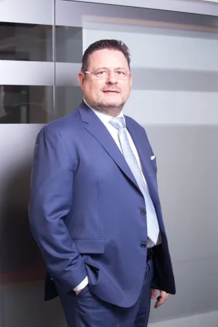 Bild: Walter C. Neumann wird CEO der Grand Metropolitan Hotels 