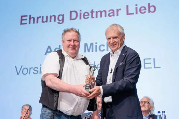 Bild: AMSEL-Skulptur für Dietmar Lieb aus Kernen