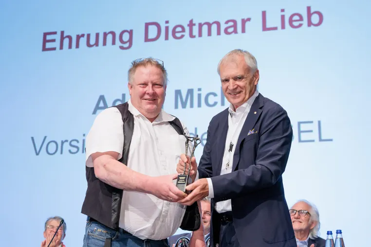 Bild: AMSEL-Skulptur für Dietmar Lieb aus Kernen