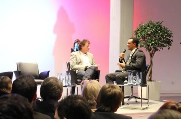 Bild: Ausstellungseröffnung „VorBilder“ mit Musiker „2schneidig“