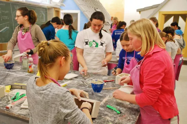 Bild: Auf der Suche nach den eigenen Talenten - Girls'Day 2017 bei den Stuckateuren