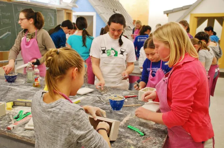 Bild: Auf der Suche nach den eigenen Talenten - Girls'Day 2017 bei den Stuckateuren