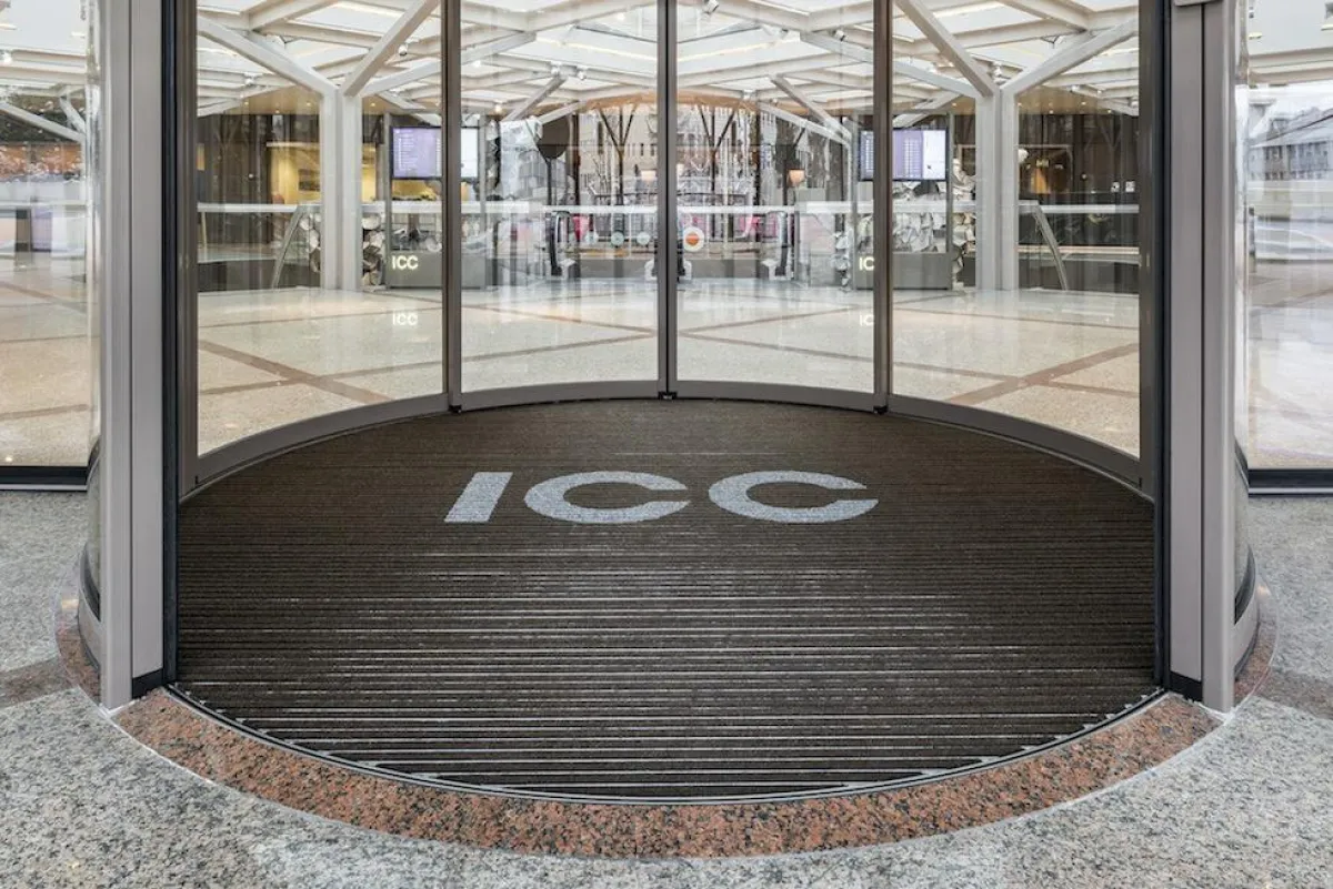 Spezielle Anwendungslösung in runder Form mit Logo-Design: TOP CLEAN TREND