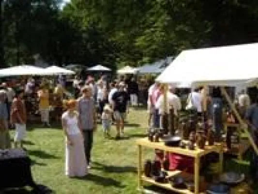 Bild: 12. Central_mecklenburgischer Töpfermarkt in Burg Schlitz