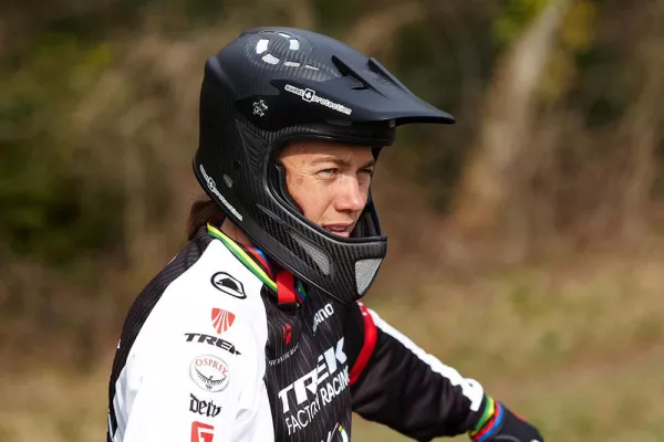 Bild: Tracy Moseley vertraut 2014 auf den Helm Fixer Fullface Full Carbon MIPS