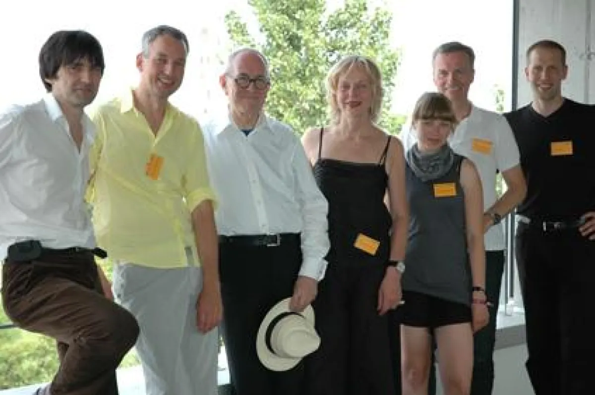 DIA'10-Jury: Prof. Rudnik, Prof. Schellhorn, Sir Peter Cook, Prof. Hentschel, Sarah-Sophie Heißner, Prof. Rohde, Herrn Steffen Güll vom Bund Deutscher Baumeister