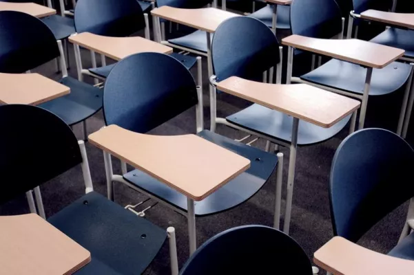 Bild: Der Stuhltanz um freie Studienplätze - Kein Studium dank Ablehnung?
